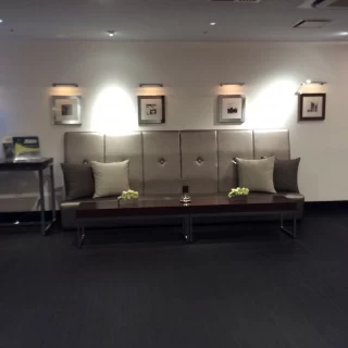 アクセス抜群のスタイリッシュな会場