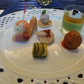 試食会での前菜。