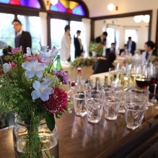 2階が会場、
1階は受付や食事を置きました。