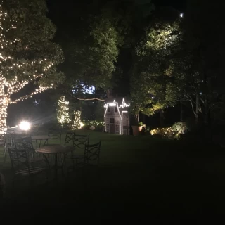 披露宴会場の庭です。冬場はイルミネーションがあります