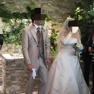 挙式終了直後、新郎新婦