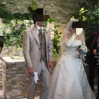 挙式終了直後、新郎新婦