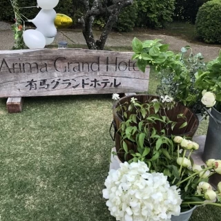 元々緑がとても多いので、
ガーデンでのお花は少なめに注文