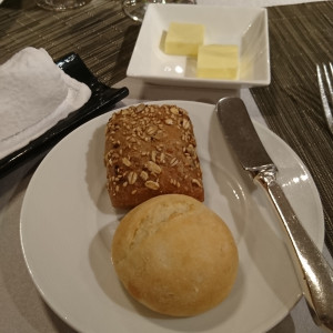 パン 焼きたてで美味しい|498895さんのフォーシーズンズホテル丸の内 東京の写真(668703)