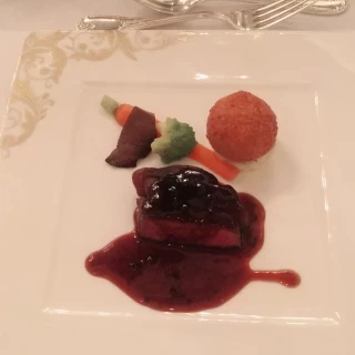 肉料理です。