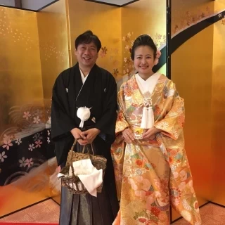 吉祥殿での披露宴後。
金屏風など和風のゴージャスな演出あり