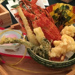 天ぷら。暖かく提供していただき、美味しく豪華で大好評