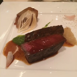 メインのステーキ