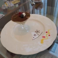 お皿にチョコで絵を描いてくれます。