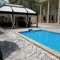 プールサイドの休憩所