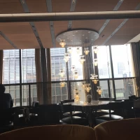 披露宴会場のワンフロア上まで吹き抜けとなってます