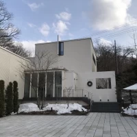 森の中のお洒落なレストラン