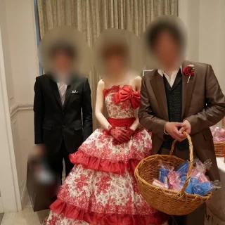 ドレスに合わせたイチゴの髪飾りが素敵でした