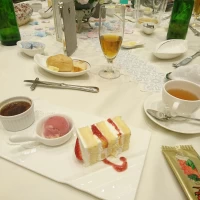 ショコラブリュレとベリーのアイス ウェディングケーキ