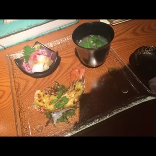 お皿もおしゃれな料理