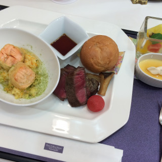 二次会までの間、食べ損ねた料理を出して頂いた。温かかった。