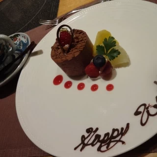 デザートプレートです。チョコレートケーキ。