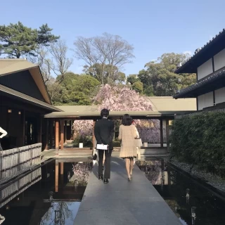 門をくぐったところです