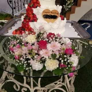 イメージ通りのウェディングケーキになりました。