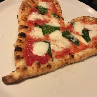 ハート型のピザです。