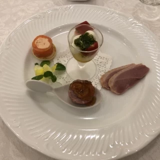前菜。本コースだともう1品つくらしい。