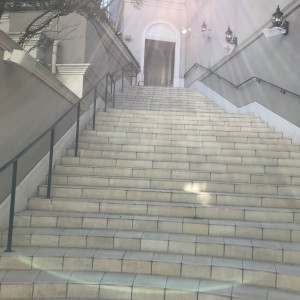 大階段 フラワーシャワーができます。|500430さんのセントグレースヴィラ(千葉）の写真(622014)