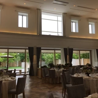 披露宴会場が広すぎなくて狭すぎず、とてもいい雰囲気でした！