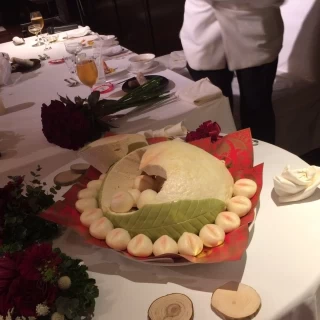 披露宴の桃饅頭