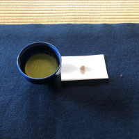 控室でいただいたお茶とお菓子です。