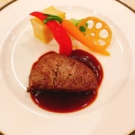 メインの牛肉。とても柔らかいです。