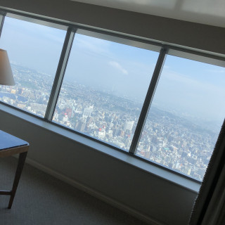 ガラスのテーブルから見た景色
