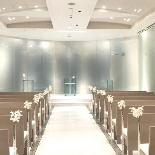 明るくて綺麗なチャペルです