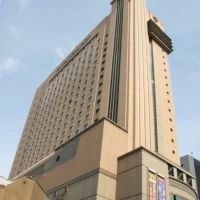 縦に大きい印象の外観