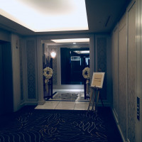 披露宴会場はエレベーターホールからすぐ。