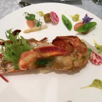 オマール海老。見た目も綺麗な盛り付けでした。