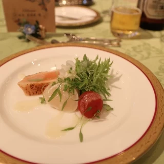 コースの魚料理