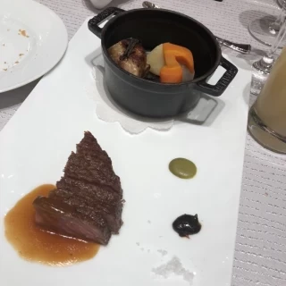 メイン