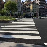 大通りからみた雰囲気