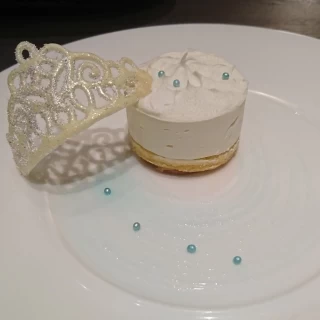 シンデレラをモチーフとしたレアチーズケーキが可愛い