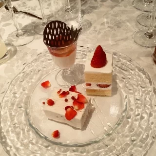 デザートとウェディングケーキ