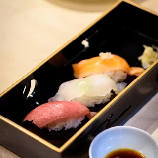 本来はシメのお食事ですが、最初に出していただきました。