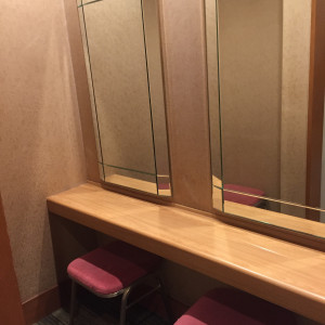 お化粧スペースは鏡が大きい|501515さんのコートヤード・マリオット銀座東武ホテルの写真(642135)