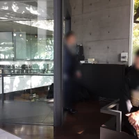 コンクリートの壁がお洒落です。