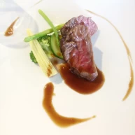 肉料理です