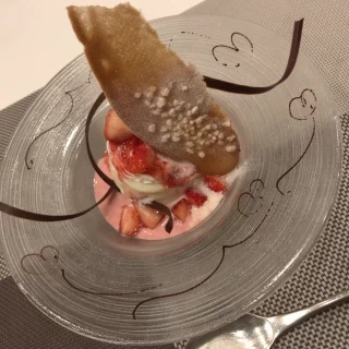 下にお酒のムース？が入ってました。美味しかったです。