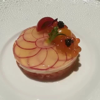 色あざやかなサーモンクリームチーズ