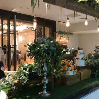 披露宴会場の横にある空間で、デザートにはビュッフェはここでや