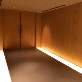 入場前の前室