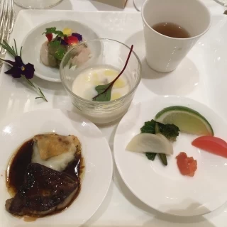 前菜からフォアグラ！豪華なスタートに気分も盛り上がります。