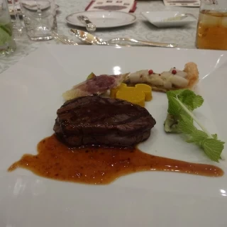 国産牛フィレ肉のグリル　里芋のタルト添え